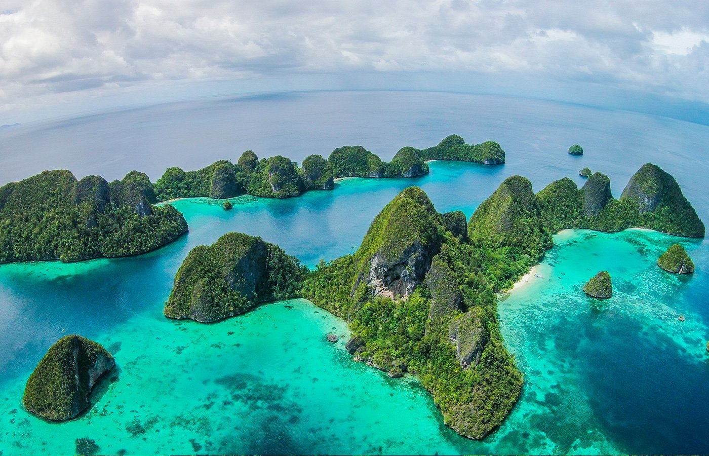 paket tour indonesia timur raja ampat